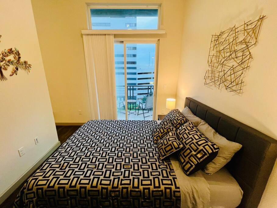 Apto 1 Bed - Kitchen - Free Parking Apartment ฮูสตัน ภายนอก รูปภาพ