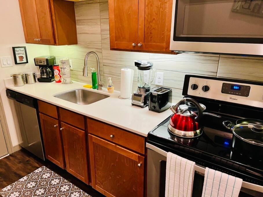 Apto 1 Bed - Kitchen - Free Parking Apartment ฮูสตัน ภายนอก รูปภาพ