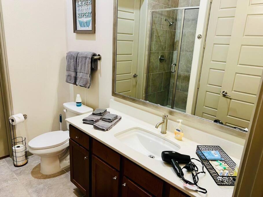 Apto 1 Bed - Kitchen - Free Parking Apartment ฮูสตัน ภายนอก รูปภาพ