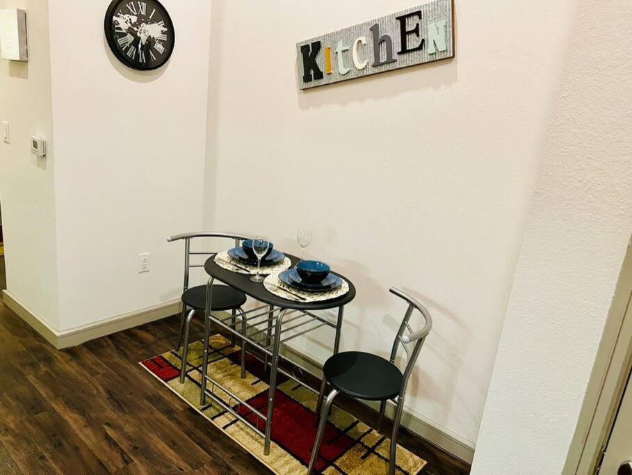 Apto 1 Bed - Kitchen - Free Parking Apartment ฮูสตัน ภายนอก รูปภาพ